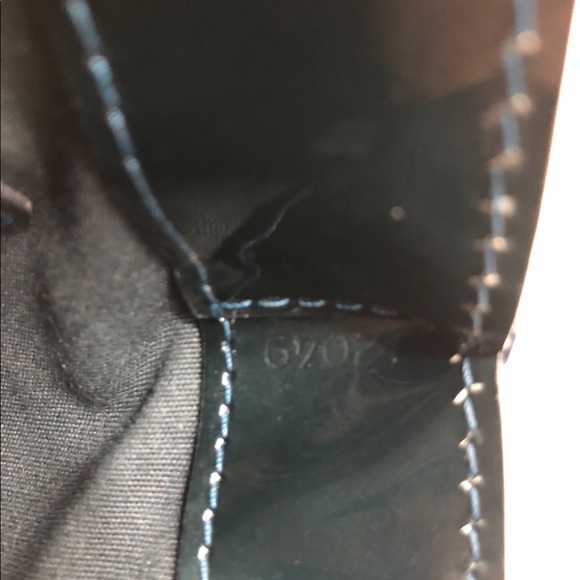 SOLD🎈Vernis Leather Tote - Picture 6 of 8